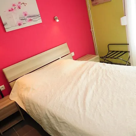 Logis Restaurant Le Franco Belge Отель Монтерме