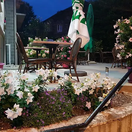 Отель Logis Restaurant Le Franco Belge 2*